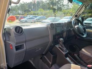 Toyota Land Cruiser 79 2.8GD-6 double cab - Image 7
