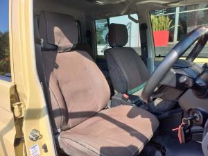 Toyota Land Cruiser 79 2.8GD-6 double cab - Image 12