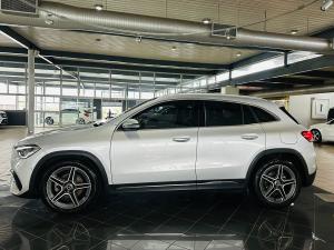 Mercedes-Benz GLA GLA200d - Image 9