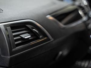 BMW 1 Series 118i 5-door Edition Sport Line Shadow auto - Image 29
