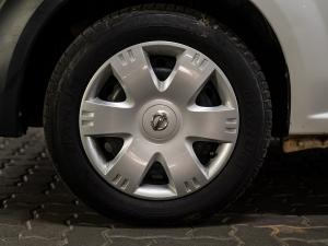 Nissan NP200 1.6i safety pack (aircon) - Image 11