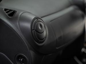 Nissan NP200 1.6i safety pack (aircon) - Image 32