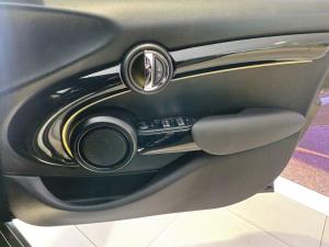 MINI Cooper S 5-Door automatic - Image 11