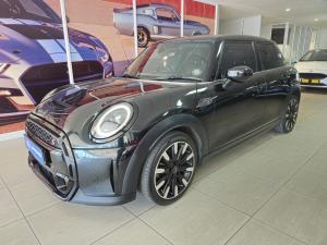 MINI Cooper S 5-Door automatic - Image 1
