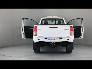 Toyota Hilux 2.4GD-6 single cab 4x4 Raider manual - Image 10