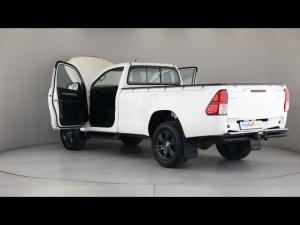 Toyota Hilux 2.4GD-6 single cab 4x4 Raider manual - Image 11