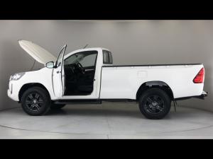 Toyota Hilux 2.4GD-6 single cab 4x4 Raider manual - Image 12