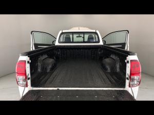 Toyota Hilux 2.4GD-6 single cab 4x4 Raider manual - Image 18