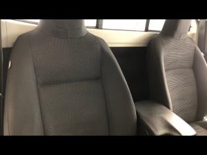 Toyota Hilux 2.4GD-6 single cab 4x4 Raider manual - Image 20