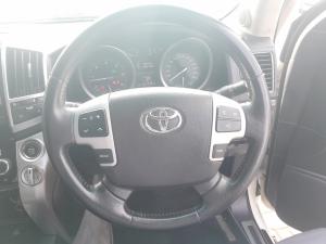 Toyota Land Cruiser 200 4.5D-4D V8 VX - Image 8