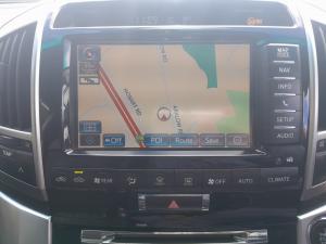 Toyota Land Cruiser 200 4.5D-4D V8 VX - Image 13