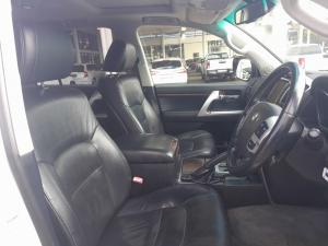 Toyota Land Cruiser 200 4.5D-4D V8 VX - Image 14