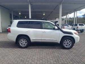 Toyota Land Cruiser 200 4.5D-4D V8 VX - Image 3