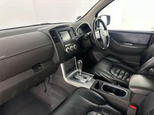 Nissan Pathfinder 2.5 dCi SE automatic - Image 10