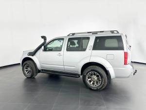 Nissan Pathfinder 2.5 dCi SE automatic - Image 6