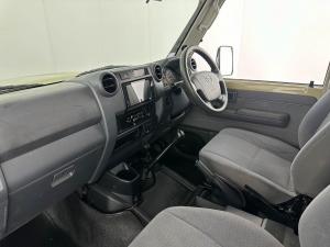 Toyota Land Cruiser 79 4.5DS/C - Image 15