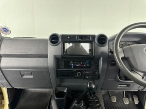 Toyota Land Cruiser 79 4.5DS/C - Image 17