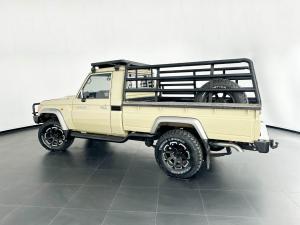Toyota Land Cruiser 79 4.5DS/C - Image 6