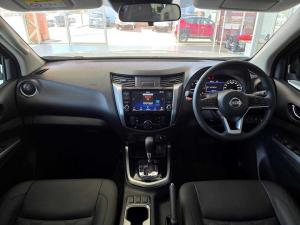 Nissan Navara 2.5D LE 4X4 automatic D/C - Image 6