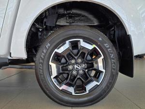 Nissan Navara 2.5D LE 4X4 automatic D/C - Image 8