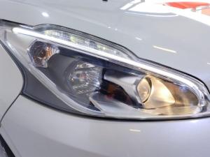 Peugeot 208 1.2 Active - Image 10