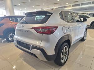 Nissan Magnite 1.0 Visia manual - Image 3