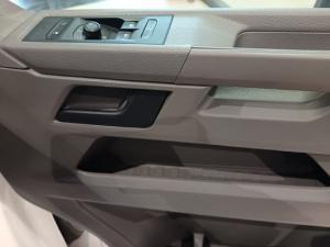 Volkswagen Transporter 2.0TDI Kombi SWB Trendline auto - Image 15