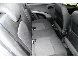 Hyundai i10 1.25 Fluid auto - Image 8