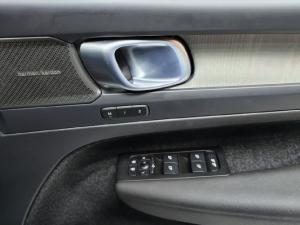 Volvo XC40 B3 Plus Dark - Image 21
