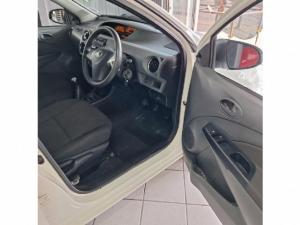 Toyota Etios hatch 1.5 Sprint - Image 7