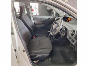 Toyota Etios hatch 1.5 Sprint - Image 8