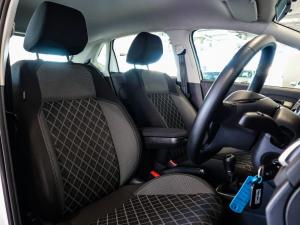 Volkswagen Polo Vivo hatch 1.6 Style - Image 10