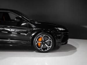 Lamborghini Urus S - Image 10