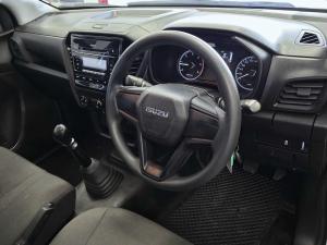 Isuzu D-Max 1.9TD single cab L manual - Image 12