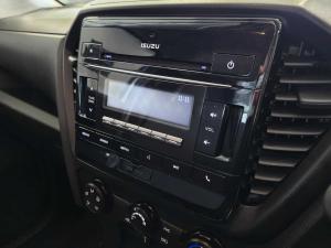 Isuzu D-Max 1.9TD single cab L manual - Image 13
