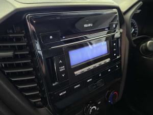 Isuzu D-Max 1.9TD single cab L manual - Image 6