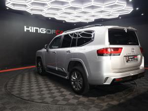 Toyota Land Cruiser 300 3.3D ZX SE - Image 4