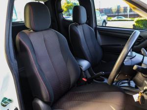 Isuzu D-Max 250 Extended cab Hi-Ride auto - Image 14