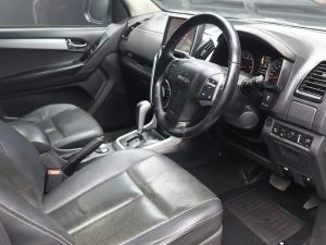 Isuzu D-Max 300 3.0TD double cab 4x4 LX auto - Image 9