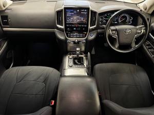 Toyota Land Cruiser 200 4.5D-4D V8 VX-R - Image 6