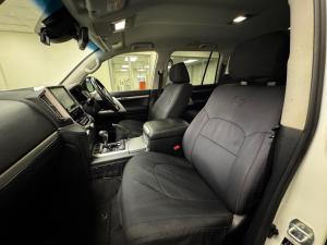 Toyota Land Cruiser 200 4.5D-4D V8 VX-R - Image 7
