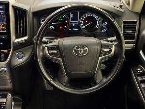 Toyota Land Cruiser 200 4.5D-4D V8 VX-R - Image 8