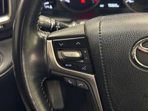 Toyota Land Cruiser 200 4.5D-4D V8 VX-R - Image 9