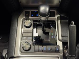 Toyota Land Cruiser 200 4.5D-4D V8 VX-R - Image 11