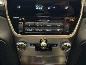 Toyota Land Cruiser 200 4.5D-4D V8 VX-R - Image 14