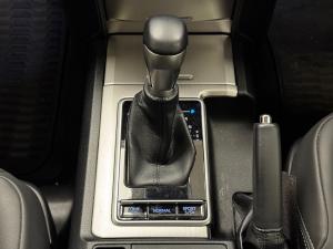 Toyota Land Cruiser Prado 4.0 VX-L - Image 11