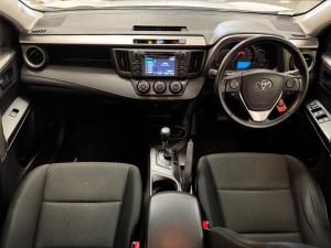 Toyota RAV4 2.0 GX auto - Image 6