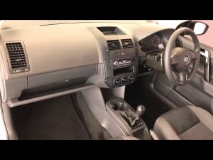 Volkswagen Polo Vivo hatch 1.4 Conceptline - Image 7