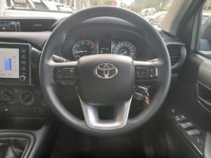 Toyota Hilux 2.4GD-6 double cab Raider manual - Image 8