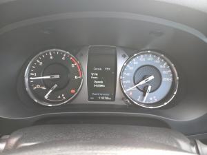 Toyota Hilux 2.4GD-6 double cab Raider manual - Image 11